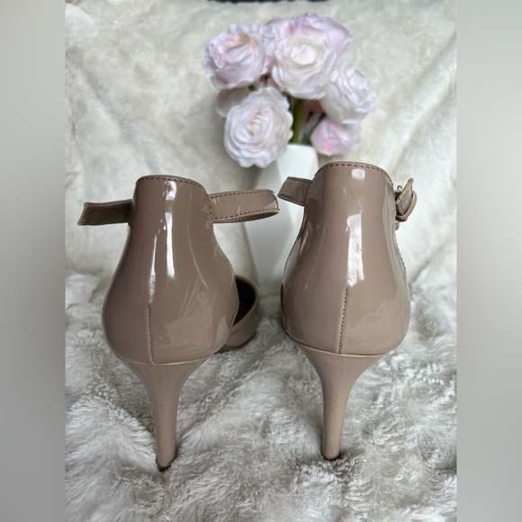 Bandolino Nude Heels - Picture 7 of 16